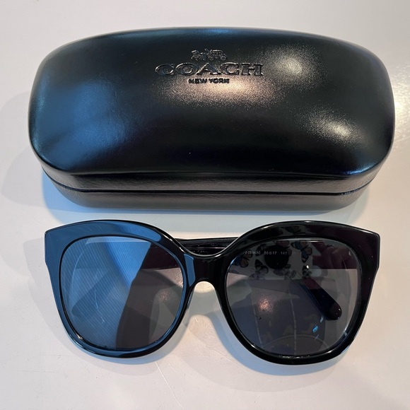 Coach Authentic Carriage Sunglasses Style # 5002T3 Black w matching leather case - Picture 2 of 11